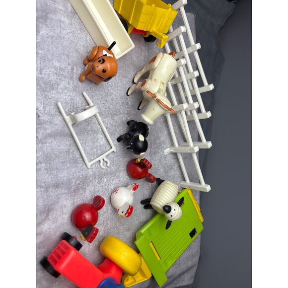 Fisher Price Little People Farm Set Tractor Animals Accessories Classic Kids Toy - Picture 11 of 16